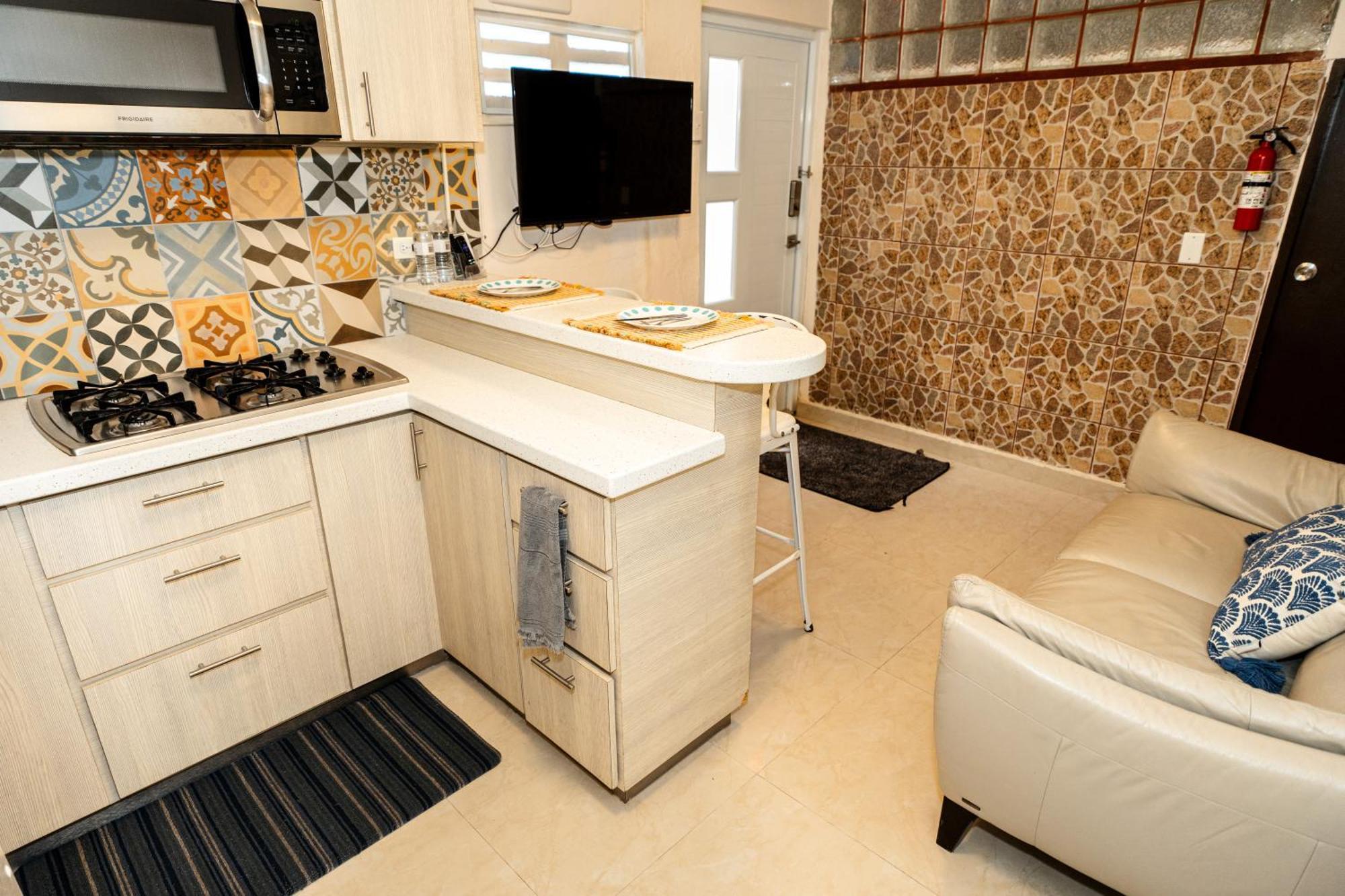 Compact Haven With Private Entrance And Free Parking And Laundry Apartment Ponce Luaran gambar
